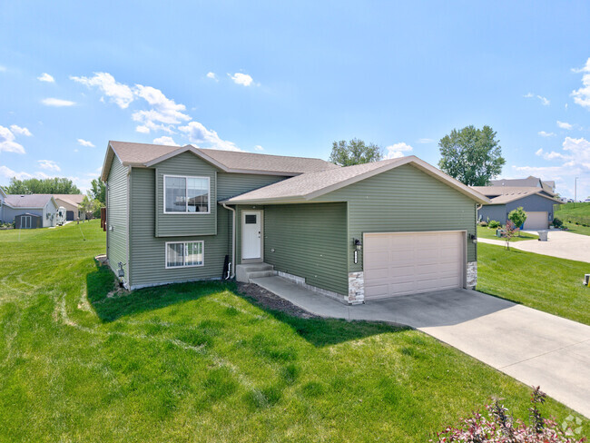 Building Photo - 3948 Orchardview Ln NW Rental