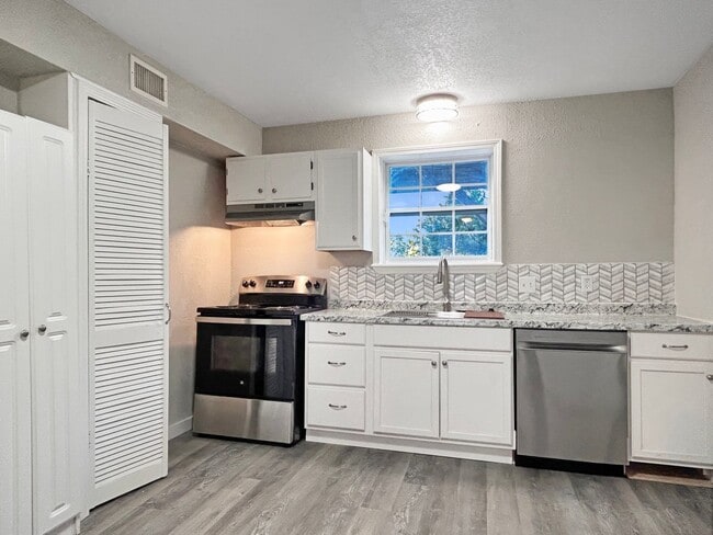 Photo - 1 Bedroom - Downstairs Duplex in Canyon Lake - Hill Country Views