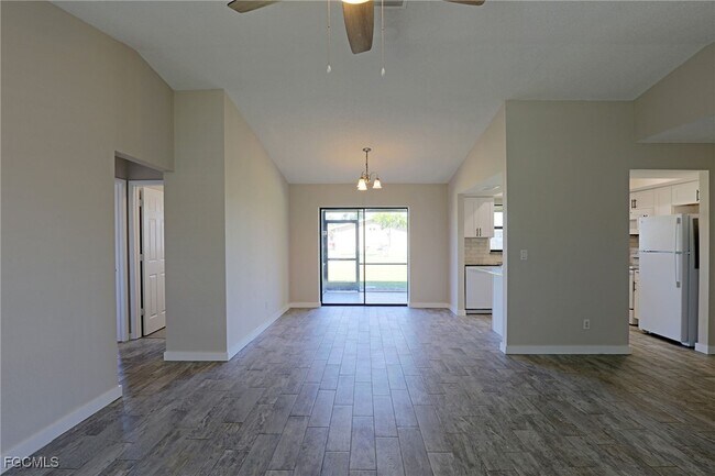 Photo - 629 SW Santa Barbara Pl