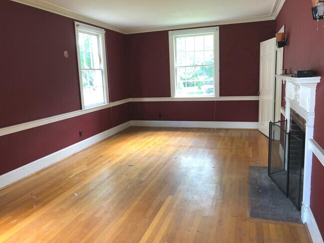 Photo - 4843 Butterworth Pl NW