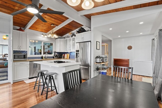 Photo - Urban Honolulu Living Near Shops, Dining & Beaches