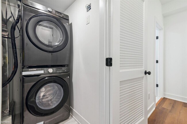 Photo - 2 br, 1 bath Triplex - 2554 FRANKFORD AVE ... Unidad 2