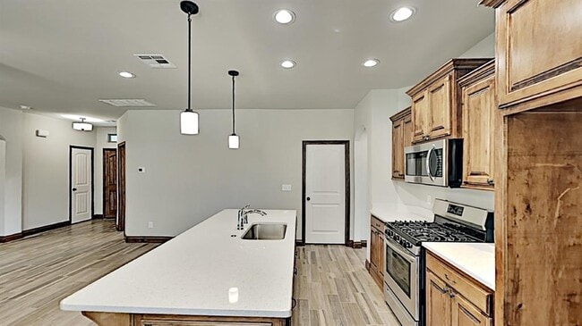 7037 Hidden Trail Ln