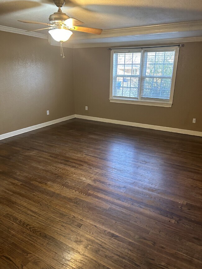 Photo - "Charming 3-Bedroom Retreat on Holly Street - Spacious 1,618 Sq Ft with 1.5 Baths in Jonesboro!"