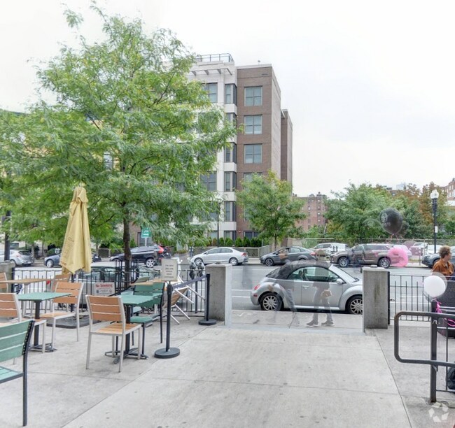 Building Photo - 1102 Boylston St Unit 1T Rental
