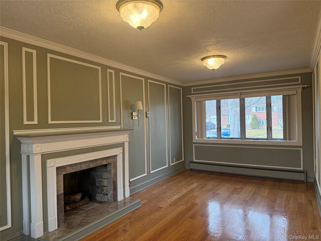 Building Photo - 14 Genesee Dr