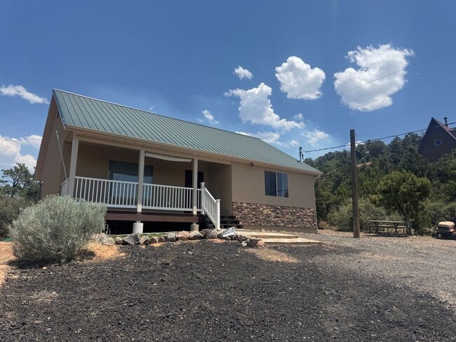 Beautiful 2 Bedroom Home In Central - Beautiful 2 Bedroom Home In Central
