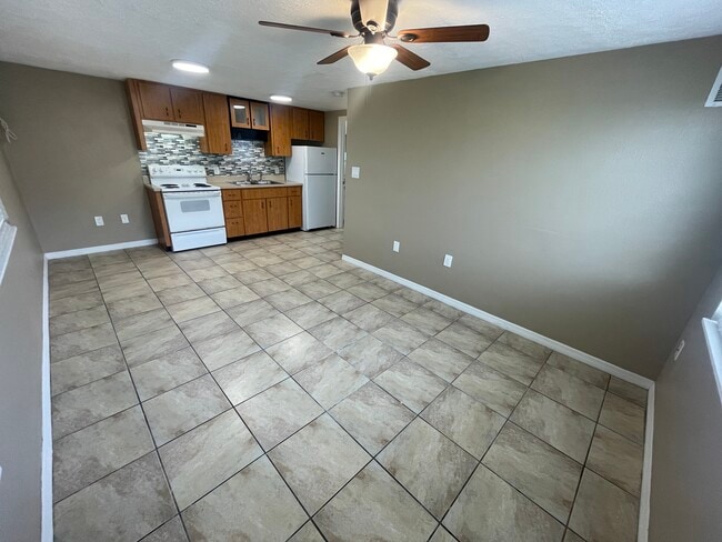 Building Photo - 1203 W Pierce St Unit 1203