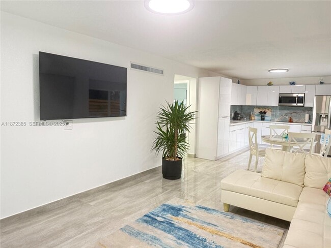 Building Photo - 60 SE Marlin Ave Unit 2