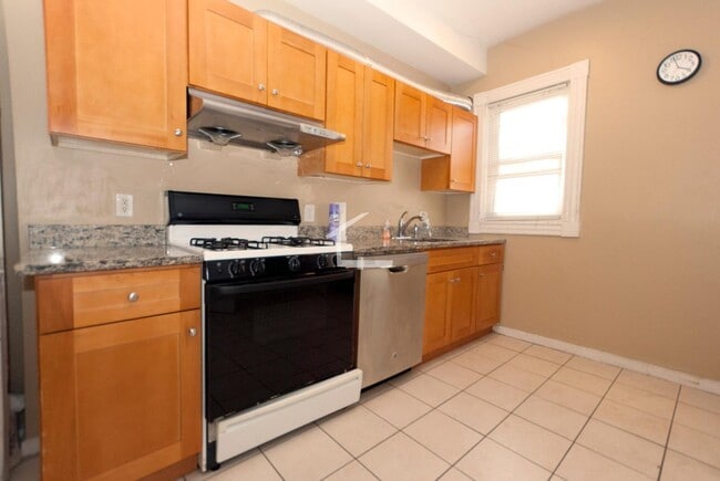 Massive 5 bed 2 bed in Lower Allston... Well Priced! - Massive 5 bed 2 bed in Lower Allston... Well Priced!