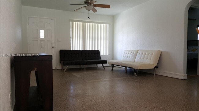 Photo - 2822 Monroe St