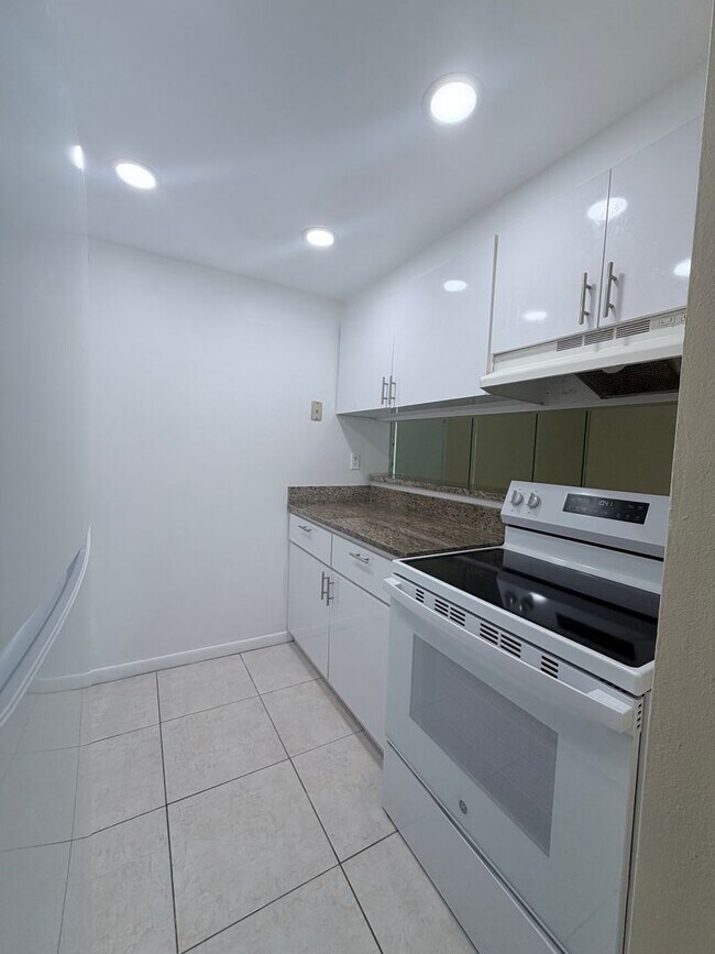 Photo - Two bedroom & Two bathroom Condo with balcony and laundry facilities