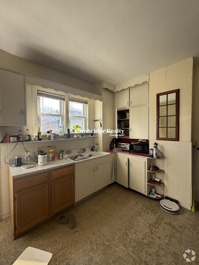 Building Photo - 32 Oak St Unit 1T Rental