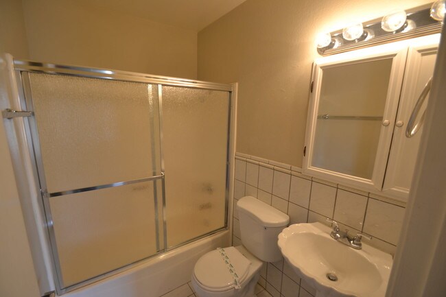 Photo - 11060 Davis St