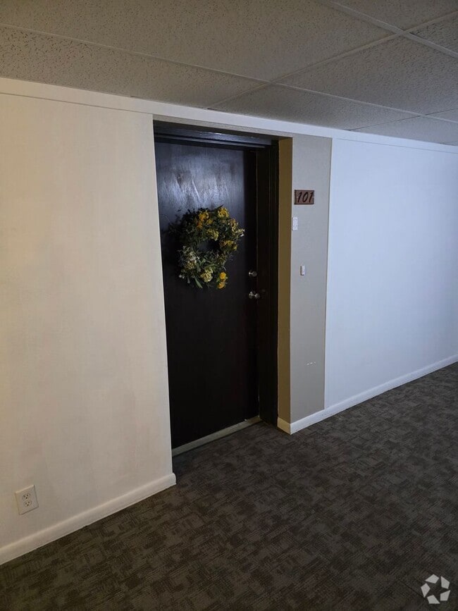 Building Photo - 2Bed 1Bath unit in a Great Location!! Rental