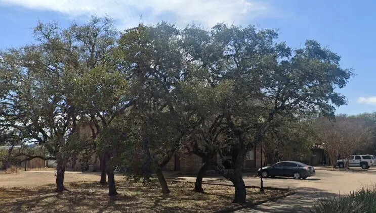 Photo - 301 N Winters Furr