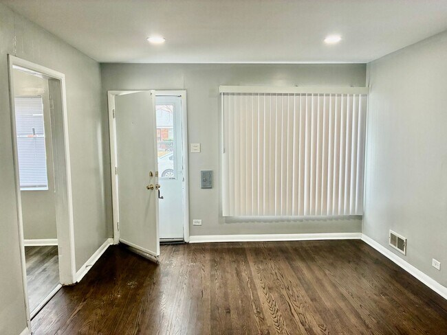 Photo - Gorgeous 3bed 1bath Single family house