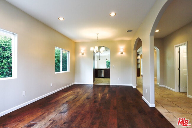 Photo - 2210 Manning Ave