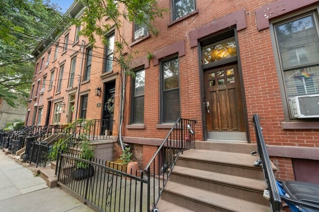 Building Photo - 208 7th St Unit 3L Rental