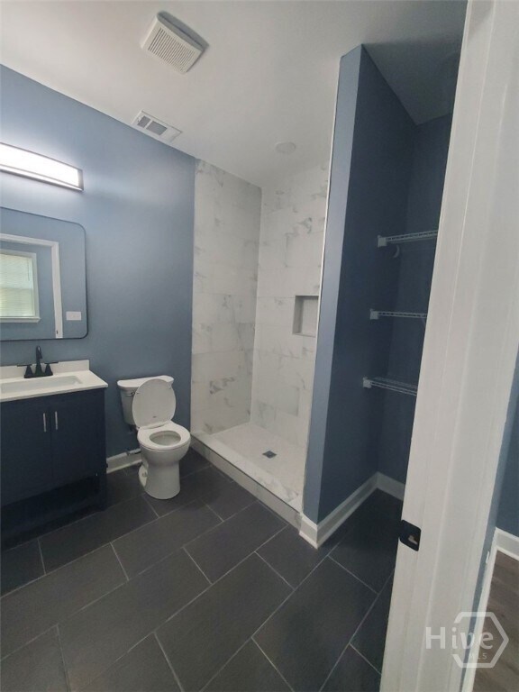 Photo - 110 W 51st St