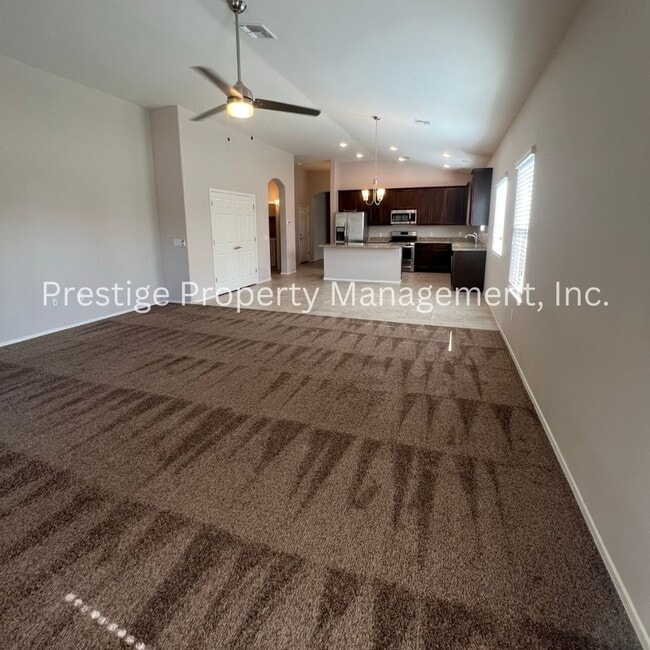 Photo - 3BD+Den/3BA Marana Home With Wonderful Com...