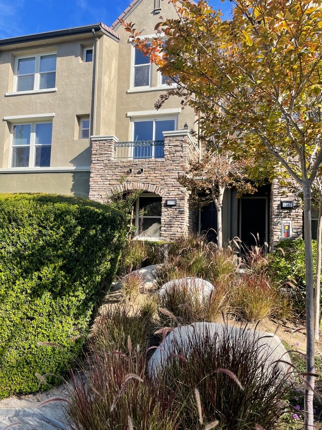 Building Photo - 1379 Cattail Ct Rental