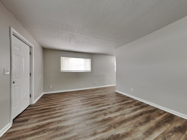 Photo - 2318 Burpee Dr W