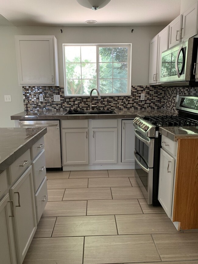 Photo - 3 bedroom 2 bathroom Home - Ferndale Subdivision - South Suburbs