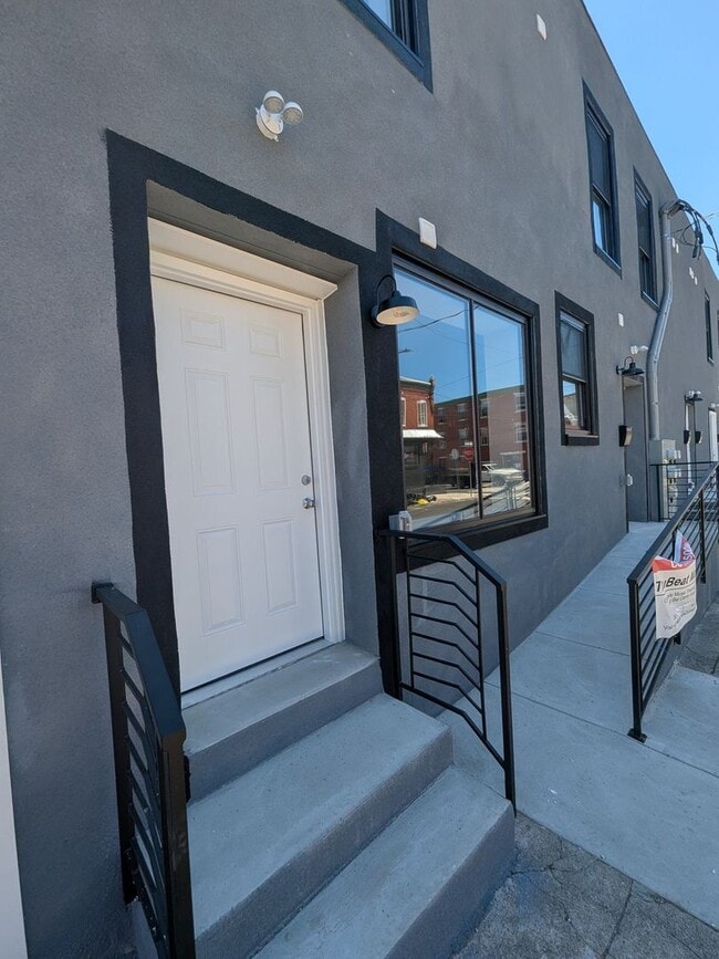Building Photo - 4995 W Thompson St Unit 1R