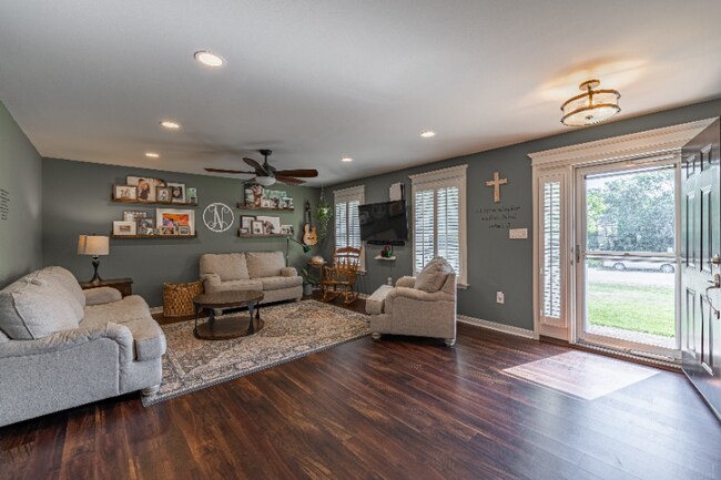 Photo - 240 Roper Dr Casa