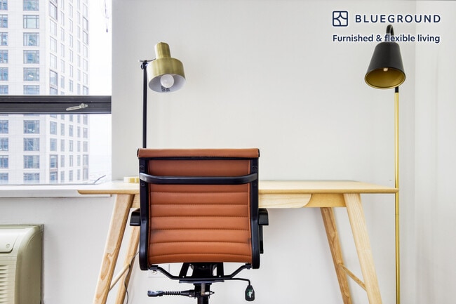 Photo - 445 E Ohio St Unidad FL26-ID410