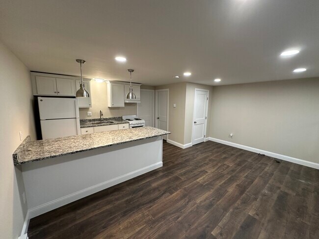 Building Photo - 61 River Rd Unit #3