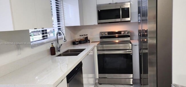 Building Photo - 8012 NW 14th Pl Rental
