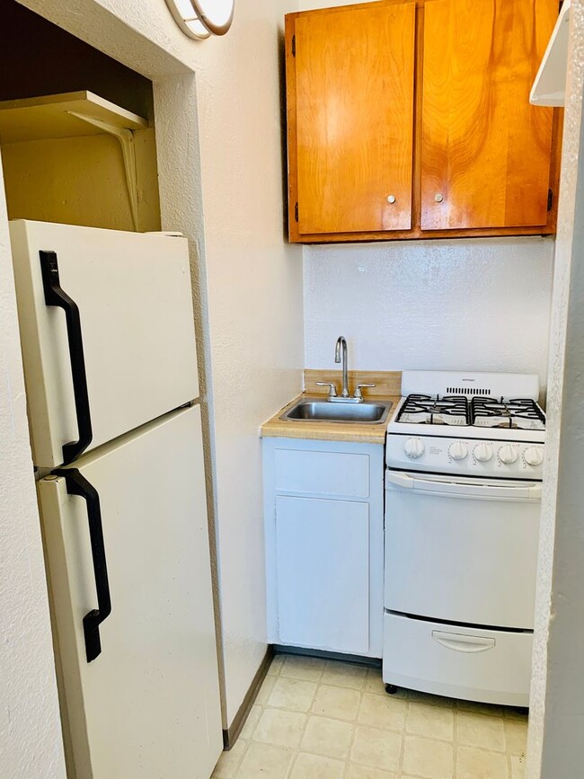 Photo - OCEAN BEACH STUDIO APARTMENT 1.5 BLOCKS TO... Unit 2221 Abbott Street, #8