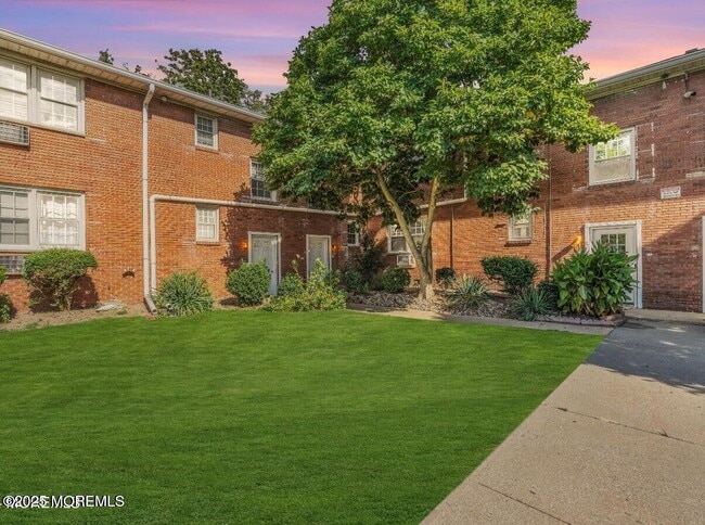 Building Photo - 364 Westwood Ave Unit 64