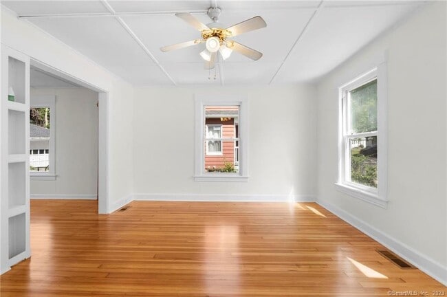 Photo - 22 Sycamore Ln