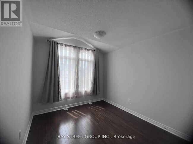 Photo - 3325 Carding Mill Trail