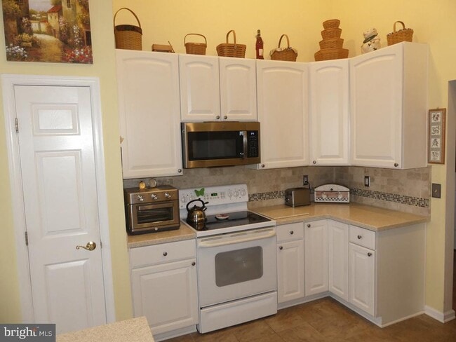 Building Photo - 207 Kings Crossing Cir Unit 3A