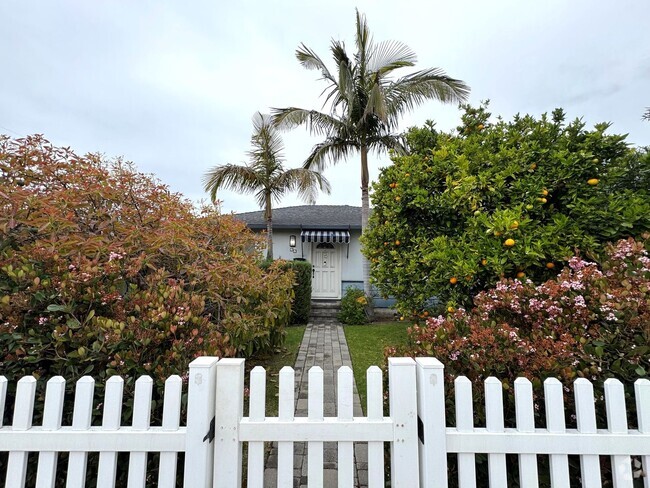 Building Photo - Quaint Ventura Home w/Lush Landscaping