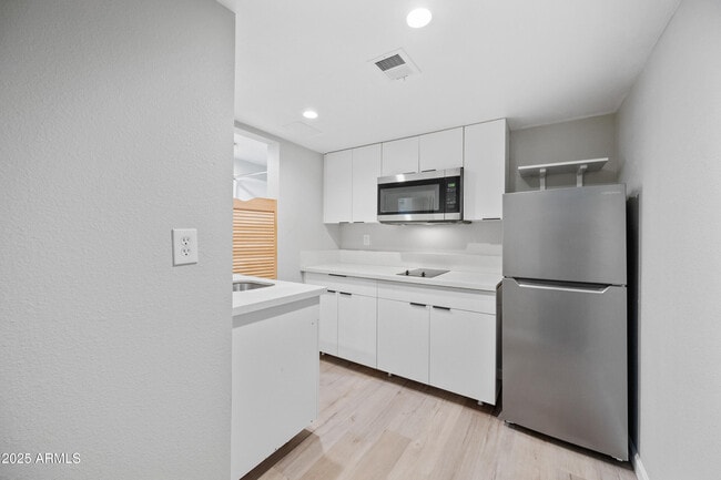 Photo - 3025 N 32nd St Unit 9