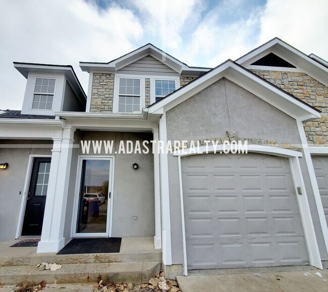 Very Spacious Townhome in West Olathe-Avai... - Very Spacious Townhome in West Olathe-Avai...