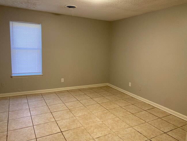 Photo - 37 Markwest Cv Unidad L