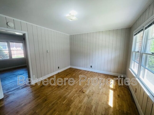 Photo - 215 McIver St