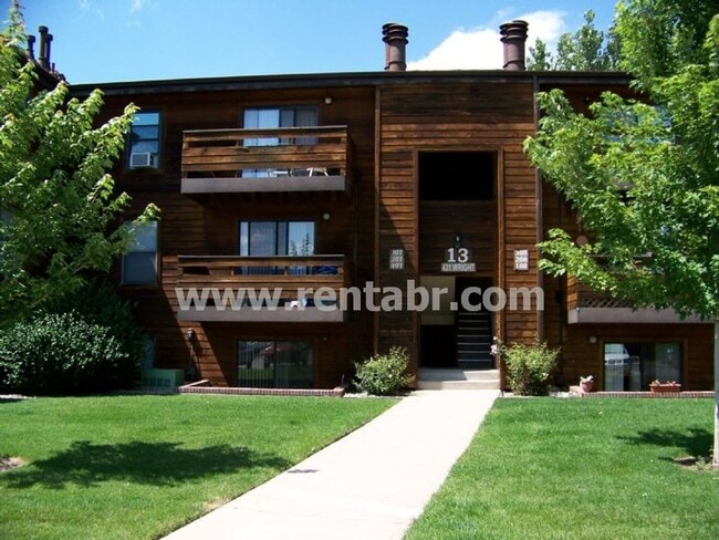 Building Photo - Spacious Green Mountain One Bedroom w/Pool... Rental