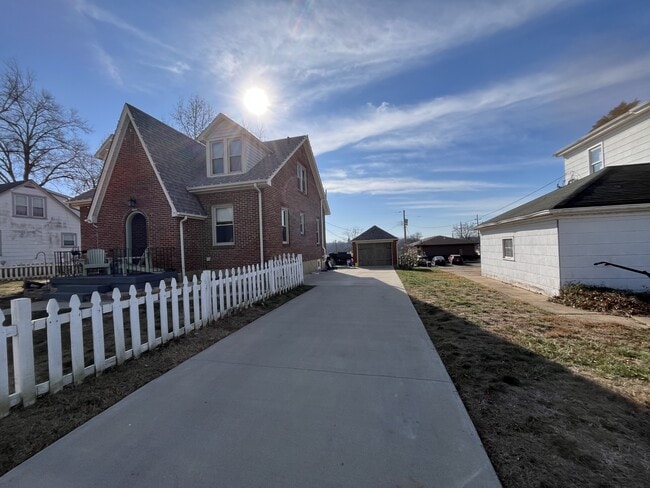 Photo - 1106 E 3rd St