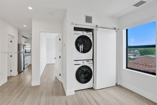 Photo - 1721 SW 13th St Unidad 4