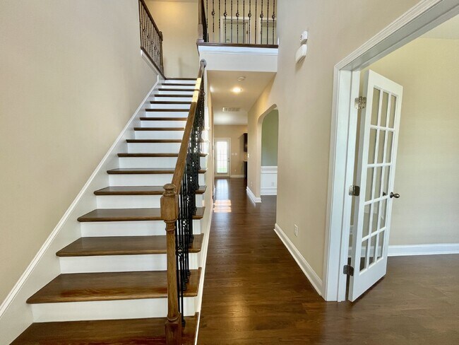 Photo - 4 Bed, 2 And A Half Bath Nest In Bedford