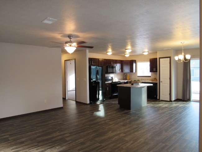 Photo - 325 Jerry Pl