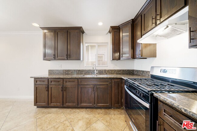 838 E 80th St Unit 838