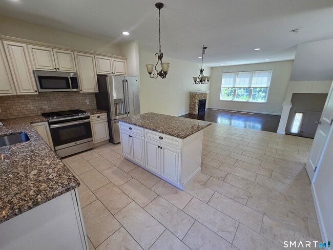 Building Photo - 10 Oak Meadows Dr Unit 10